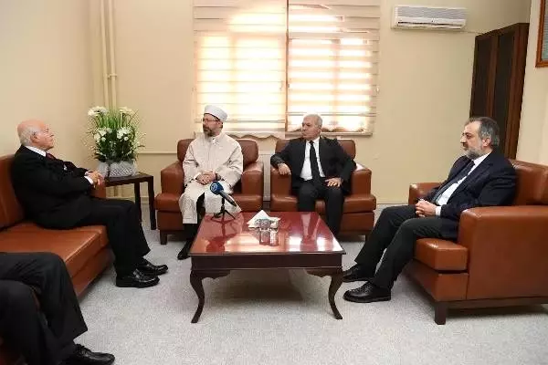 Diyanet İşleri Başkanı Erbaş, İzzettin Doğan'a taziye ziyaretinde bulundu Diyanet İşleri Başkanı Erbaş, İzzettin Doğan'a taziye ziyaretinde bulundu