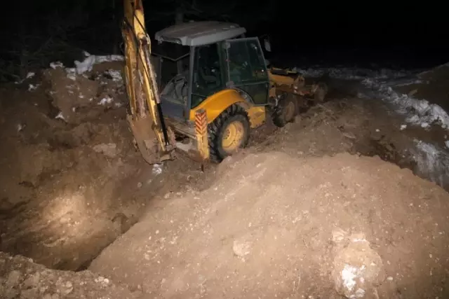 Isparta'da iş makinesiyle kaçak kazıya suçüstü: 2 tutuklama