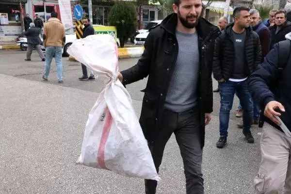Marketten çaldığı sigaraları satmak isterken yakalandı