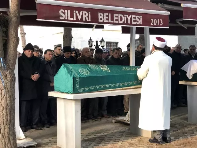 Metrobüs yoluna girerek kaza yapan genç motorcu, son yolcuğuna uğurlandı Metrobüs yoluna girerek kaza yapan genç motorcu, son yolcuğuna uğurlandı