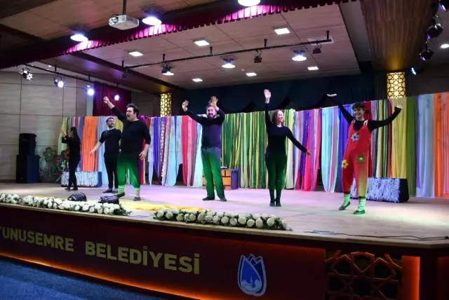 Minikler 'Sevgi Çemberi'ni çok beğendi Minikler 'Sevgi Çemberi'ni çok beğendi