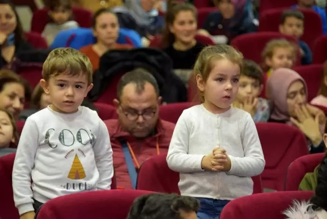 Minikler 'Sevgi Çemberi'ni çok beğendi Minikler 'Sevgi Çemberi'ni çok beğendi