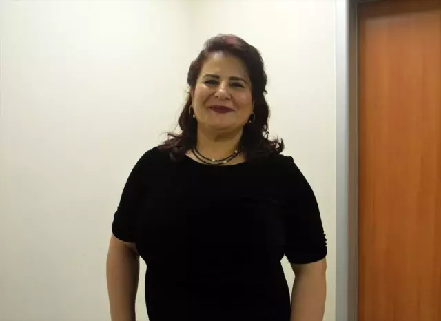 Okulda öğretmen, sahnede sanatçılar Okulda öğretmen, sahnede sanatçılar