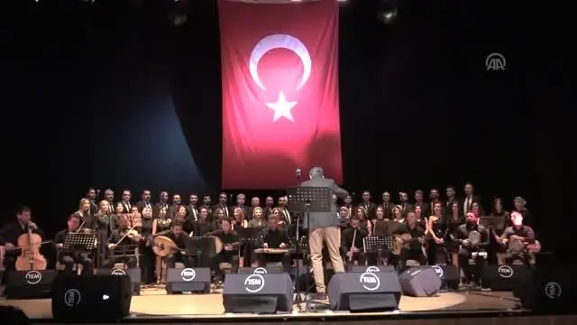 Okulda öğretmen, sahnede sanatçılar Okulda öğretmen, sahnede sanatçılar
