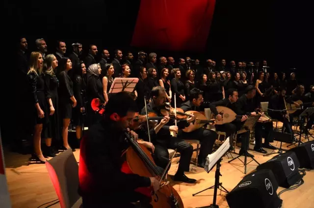 Okulda öğretmen, sahnede sanatçılar Okulda öğretmen, sahnede sanatçılar