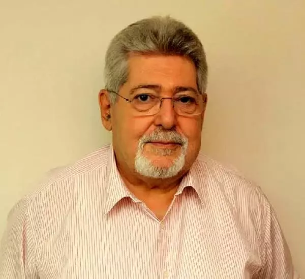 Rum gazeteci: Türkiye ile iş birliği yapmalıyız, mücadele edemeyiz Rum gazeteci: Türkiye ile iş birliği yapmalıyız, mücadele edemeyiz