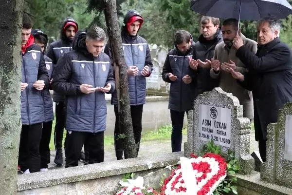 Samsunsporlu futbolcular, 31 yıl önceki kazada ölenleri unutmadı
