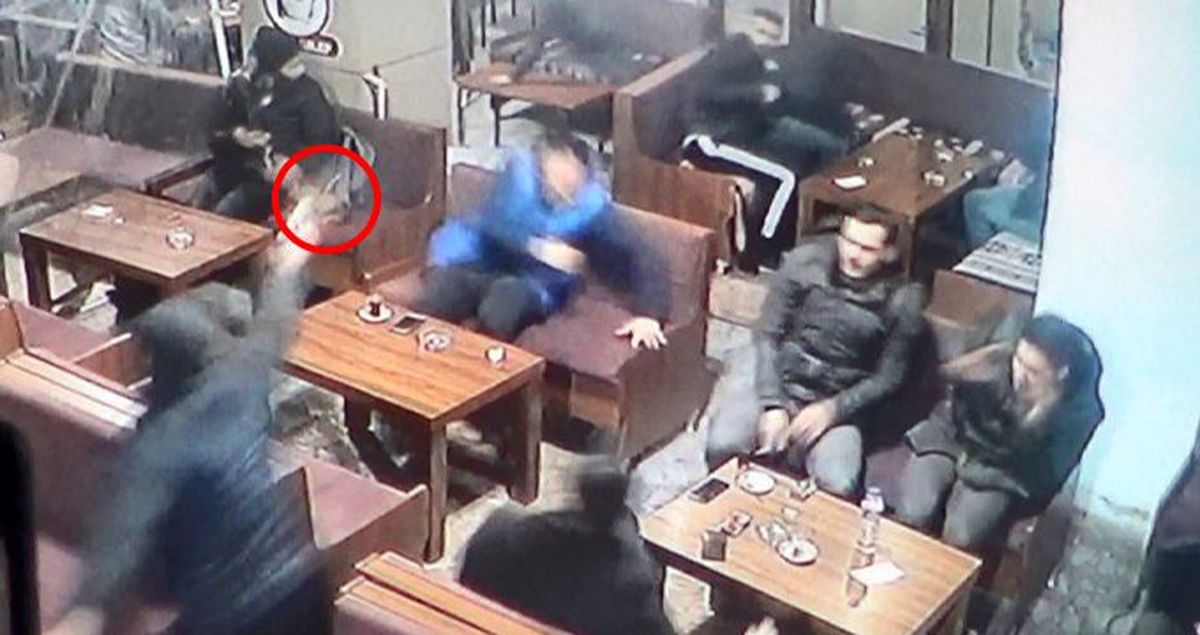 Silahla çayevini basıp kurşun yağdırdılar: 2 yaralı