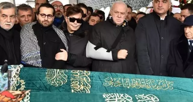 Ünlü isimler, ablasını kaybeden Fatih Ürek'i acılı gününde yalnız bıraktı