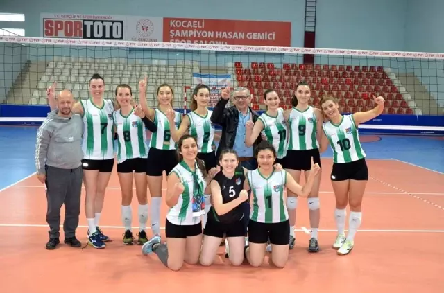 Yalova Esenköyspor 2. Lige yükseldi Yalova Esenköyspor 2. Lige yükseldi