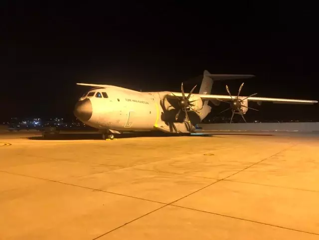 Yaralıları Türkiye'ye getirmek için Mogadişu'ya gidecek olan uçak Ankara'da