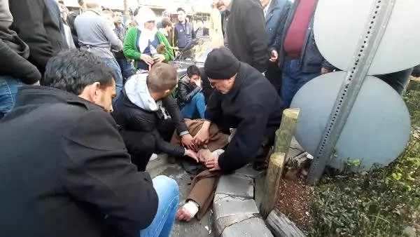 Yaşlı adama çarptı; annesiyle birlikte ağladı Yaşlı adama çarptı; annesiyle birlikte ağladı
