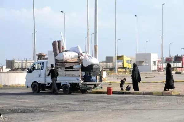 500 Suriyeli, Tel Abyad'a döndü 500 Suriyeli, Tel Abyad'a döndü