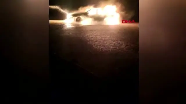 Adana hareket halindeki otomobilde elektrik kontağından yangın çıktı Adana hareket halindeki otomobilde elektrik kontağından yangın çıktı
