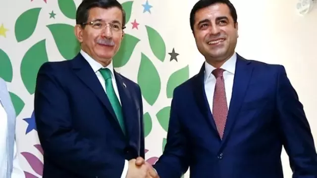 Ahmet Davutoğlu, Selahattin Demirtaş ile yaptığı telefon görüşmesini 5 yıl sonra ilk kez açıkladı Ahmet Davutoğlu, Selahattin Demirtaş ile yaptığı telefon görüşmesini 5 yıl sonra ilk kez açıkladı