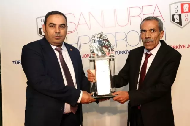 Akçakale Belediye koşusunun şampiyonu İsa Akyavuz oldu Akçakale Belediye koşusunun şampiyonu İsa Akyavuz oldu