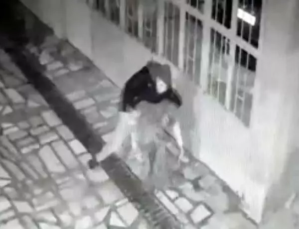Annesini 15 yerinden bıçaklayan zanlı adliyede Annesini 15 yerinden bıçaklayan zanlı adliyede
