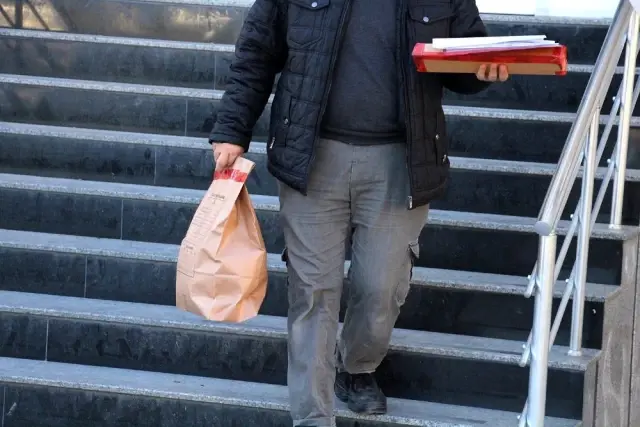 Annesini 15 yerinden bıçaklayan genç tutuklandı, ifadeleri ise kan dondurdu Annesini 15 yerinden bıçaklayan genç tutuklandı, ifadeleri ise kan dondurdu
