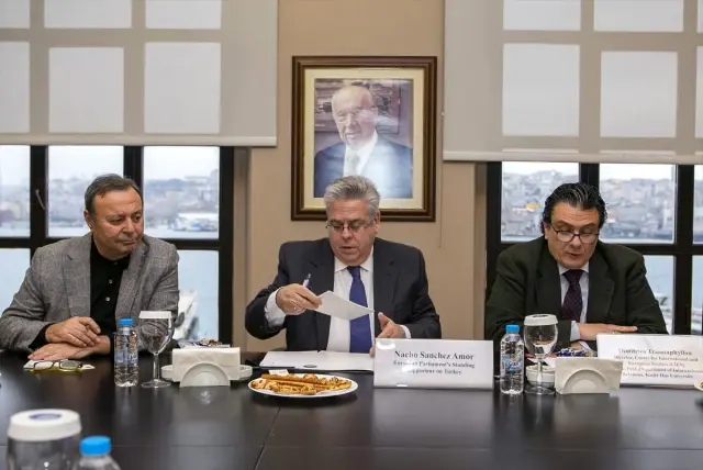 AP Türkiye Raportörü Amor akademisyenler ve öğrencilerle bir araya geldi AP Türkiye Raportörü Amor akademisyenler ve öğrencilerle bir araya geldi