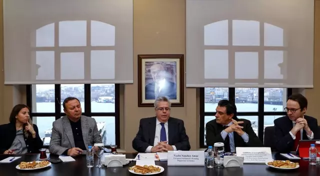 AP Türkiye Raportörü Amor akademisyenler ve öğrencilerle bir araya geldi AP Türkiye Raportörü Amor akademisyenler ve öğrencilerle bir araya geldi