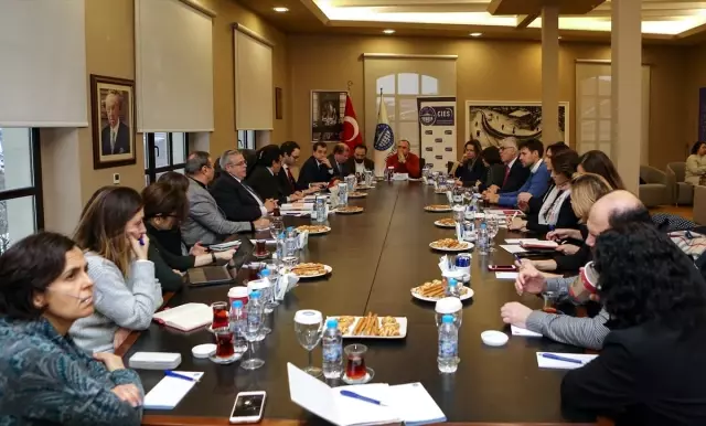 AP Türkiye Raportörü Amor akademisyenler ve öğrencilerle bir araya geldi AP Türkiye Raportörü Amor akademisyenler ve öğrencilerle bir araya geldi