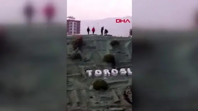 Araçlara taş atan gençler görüntülendi Araçlara taş atan gençler görüntülendi