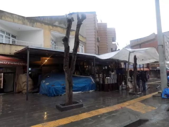 Bağlar belediyesi kaldırım işgallerini kaldırdı Bağlar belediyesi kaldırım işgallerini kaldırdı