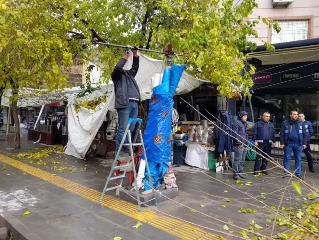 Bağlar belediyesi kaldırım işgallerini kaldırdı Bağlar belediyesi kaldırım işgallerini kaldırdı