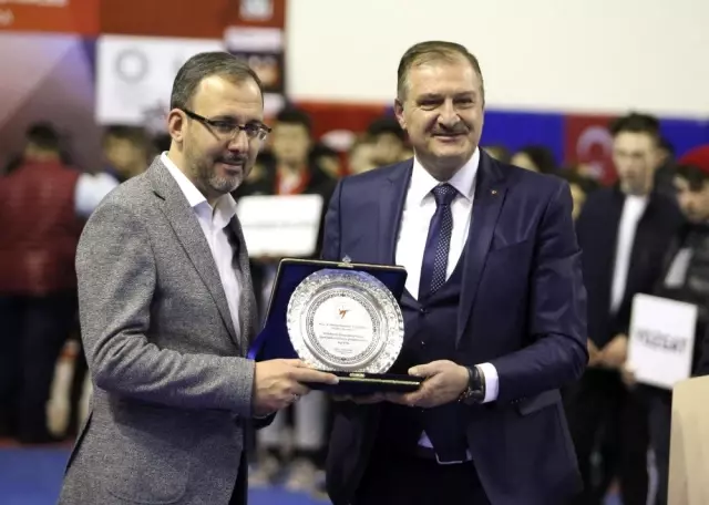 Bakan Kasapoğlu, Türkiye Gençler Tekvando Şampiyonası açılış törenine katıldı Bakan Kasapoğlu, Türkiye Gençler Tekvando Şampiyonası açılış törenine katıldı