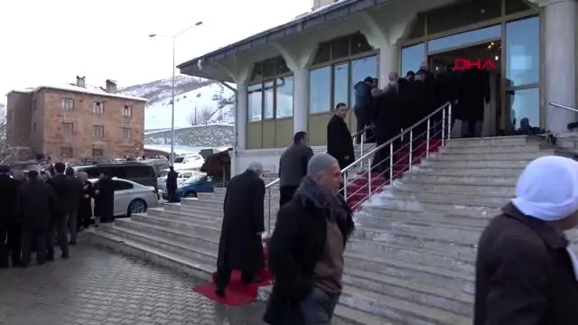 Bitlis diyanet işleri eski başkanı görmez: 'kanaat önderi sulh uğruna canını verdi' Bitlis diyanet işleri eski başkanı görmez: 'kanaat önderi sulh uğruna canını verdi'