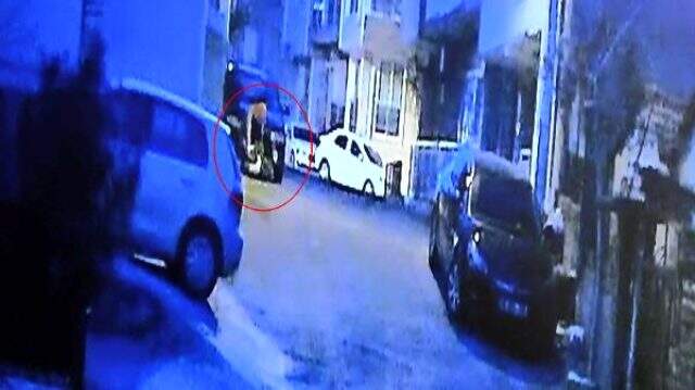 Boşandığı eşini sokak ortasında dövüp, pompalı tüfekle vurdu