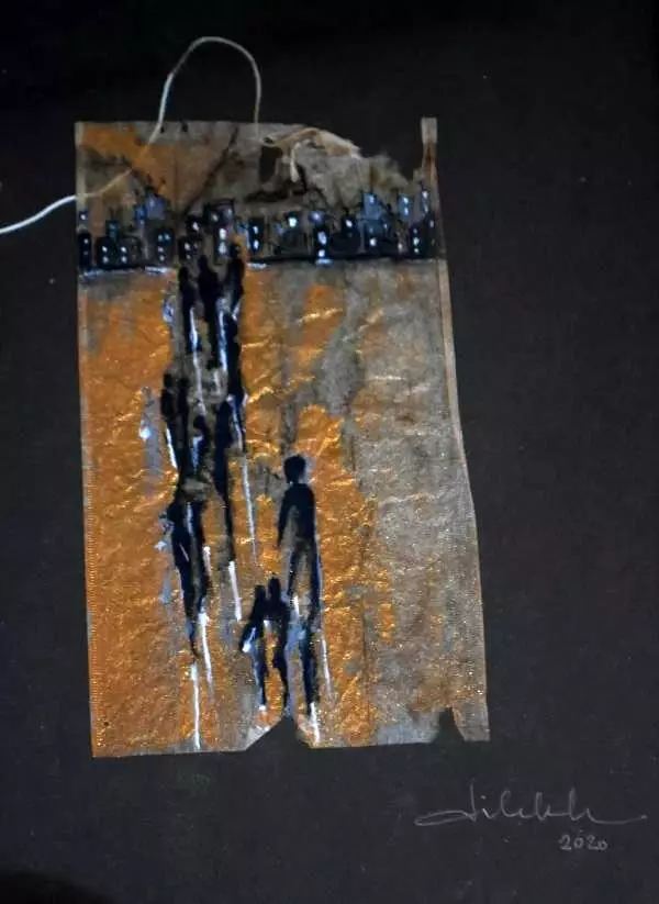 Çayı içiyor, poşetini sanat eserine dönüştürüyor Çayı içiyor, poşetini sanat eserine dönüştürüyor