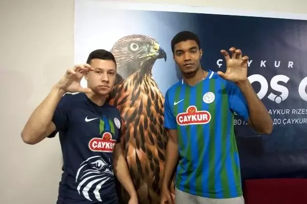 Çaykur Rizespor, yeni transferleriyle sözleşme imzaladı Çaykur Rizespor, yeni transferleriyle sözleşme imzaladı