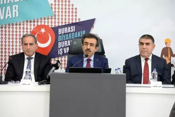 Diyarbakır'da kurulacak çağrı merkezlerinde 3 bin kişi istihdam edilecek Diyarbakır'da kurulacak çağrı merkezlerinde 3 bin kişi istihdam edilecek