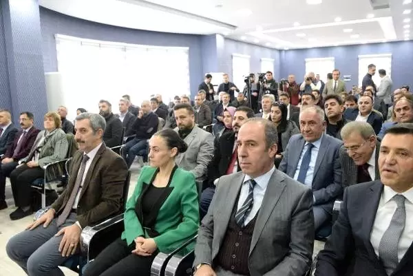 Diyarbakır'da kurulacak çağrı merkezlerinde 3 bin kişi istihdam edilecek Diyarbakır'da kurulacak çağrı merkezlerinde 3 bin kişi istihdam edilecek