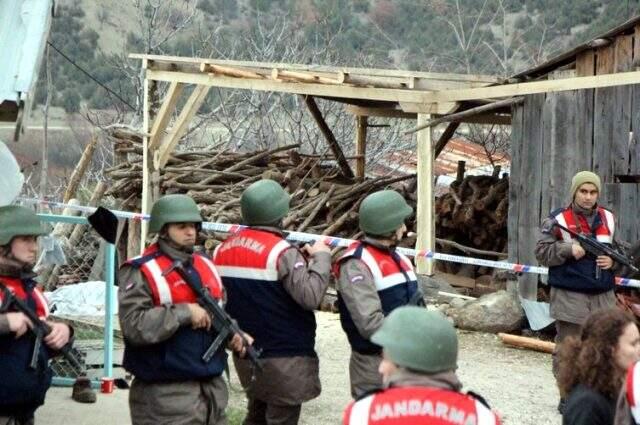 Duruşmada kahreden an! Ailesini katleden kişilere yazdığı mektubu gözyaşları içinde okudu
