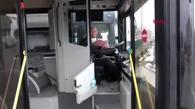 Düzce'de otobüs şoförü yaşanan kaza anını anlattı Düzce'de otobüs şoförü yaşanan kaza anını anlattı
