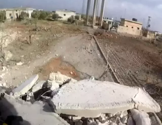 Esad rejimi ve Rus savaş uçakları Halep'i vurdu Esad rejimi ve Rus savaş uçakları Halep'i vurdu