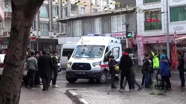Esenyurt'ta yaşlı çiftin ölümden döndüğü kaza kamerada Esenyurt'ta yaşlı çiftin ölümden döndüğü kaza kamerada