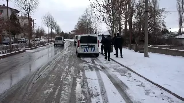 Eski eşini pompalı tüfekle öldürdüğü iddia edilen kişi yakalandı Eski eşini pompalı tüfekle öldürdüğü iddia edilen kişi yakalandı