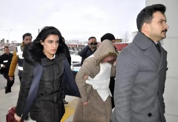 Hastane önüne yaralı bırakılan kişi öldü; 2 gözaltı Hastane önüne yaralı bırakılan kişi öldü; 2 gözaltı
