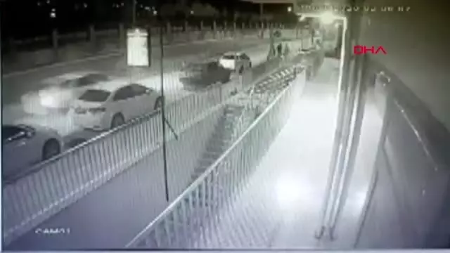 Hatay takla atan aracın altında kalmaktan son anda kurtuldu Hatay takla atan aracın altında kalmaktan son anda kurtuldu