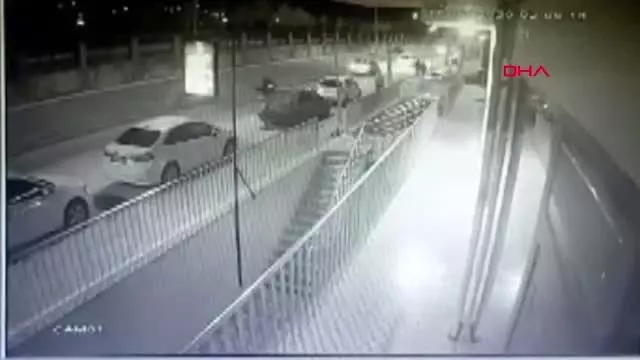 Hatay takla atan aracın altında kalmaktan son anda kurtuldu Hatay takla atan aracın altında kalmaktan son anda kurtuldu