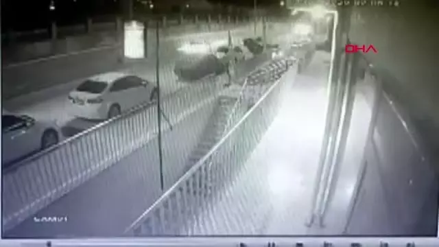 Hatay takla atan aracın altında kalmaktan son anda kurtuldu Hatay takla atan aracın altında kalmaktan son anda kurtuldu