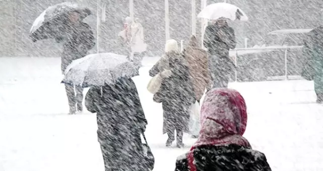 Meteoroloji, İstanbul'da bugün için karla karışık yağmur beklendiğini duyurdu