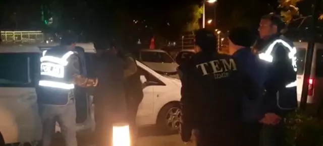 İzmir'de yakalanan Bekmezci, elebaşı Gülen'in canlı kuryeliğini yapmış İzmir'de yakalanan Bekmezci, elebaşı Gülen'in canlı kuryeliğini yapmış