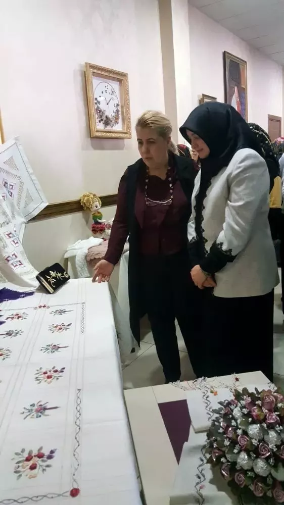 Kadın Kültür ve Sanat Merkezlerinden dönem sonu sergisi Kadın Kültür ve Sanat Merkezlerinden dönem sonu sergisi