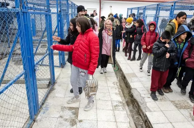 Kahramankazan'da çocuklardan barınak ziyareti Kahramankazan'da çocuklardan barınak ziyareti