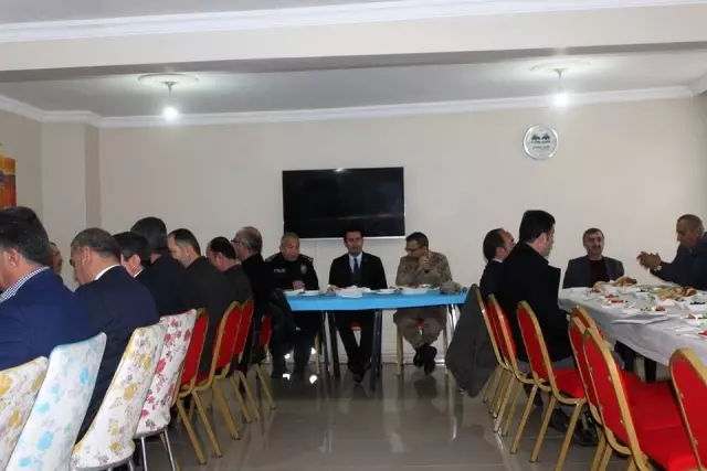Kaymakam İlidi, kanaat önderleriyle bir araya geldi Kaymakam İlidi, kanaat önderleriyle bir araya geldi