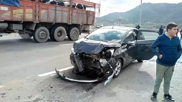 Kazada yaralanan hamile eşinin yanından bir an olsun ayrılmadı Kazada yaralanan hamile eşinin yanından bir an olsun ayrılmadı